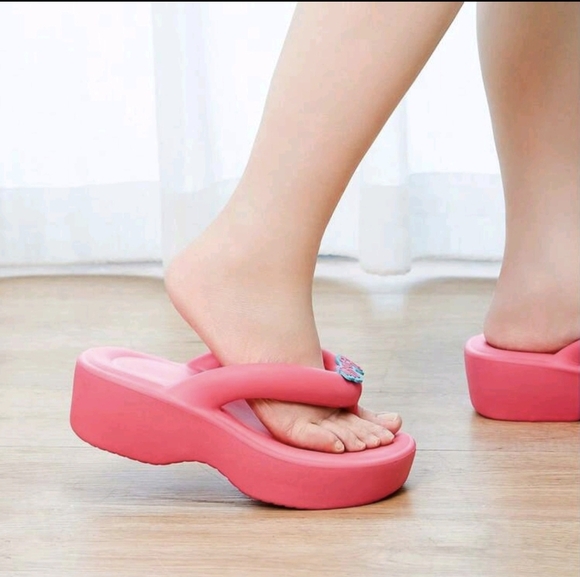 Barbie Slippers - Picture 1 of 4